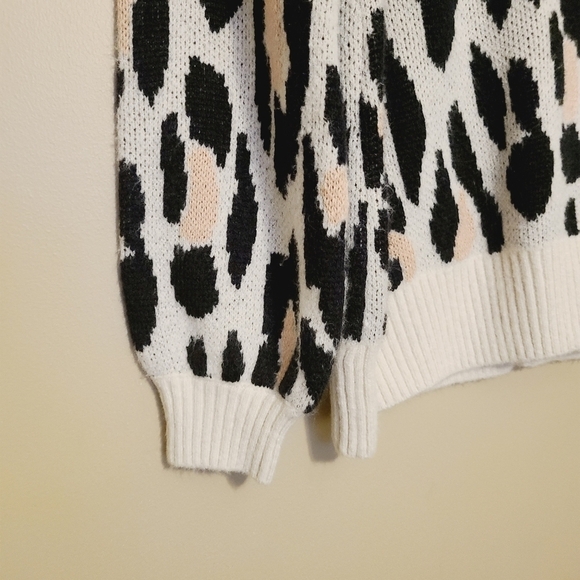 Cliché | Women's Mockneck Animal Print Cropped Sweater (Medium) - Picture 8 of 14